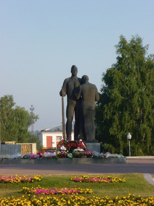 Барнаул. Скульптурная композиция "Прощание" - составная часть Мемориального комплекса на площади Победы
