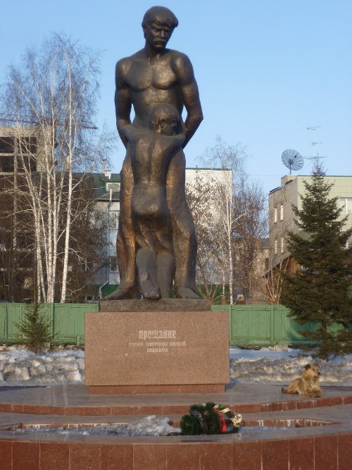 Барнаул. Скульптурная композиция "Прощание" в память о жертвах политических репрессий