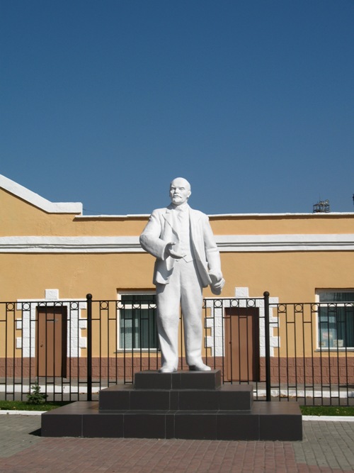 Барнаул. Памятник В.И. Ленину, перенесённый с площади Октября на территорию КЖБИ-2