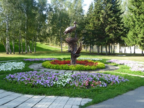 Барнаул. Скульптурная композиция "Аисты"