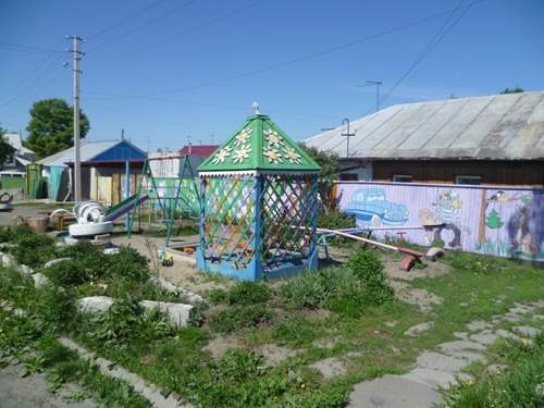 Барнаул. Детская площадка на улице Полярной