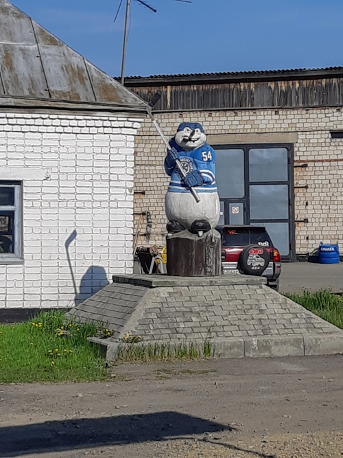 Неожиданная скульптура в неожиданном месте Барнаул. Неожиданная скульптура в неожиданном месте