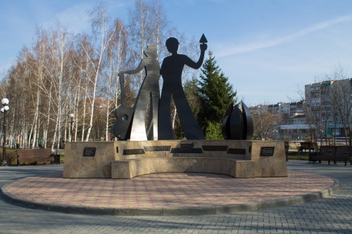 Томск. Памятник студенческим стройотрядам